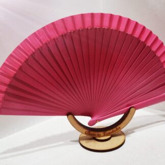 Abanico de Madera con Punta de Tela Rosa