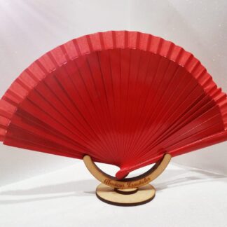 Abanico de Madera con Punta de Tela Rojo